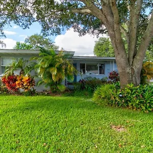 The Good Ole Days King Bed Pet Friendly Holiday home Daytona Beach